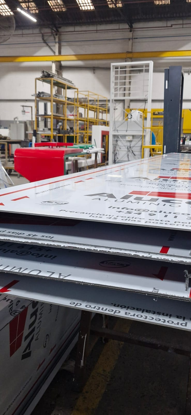 Paneles y piezas terminadas listas para instalar